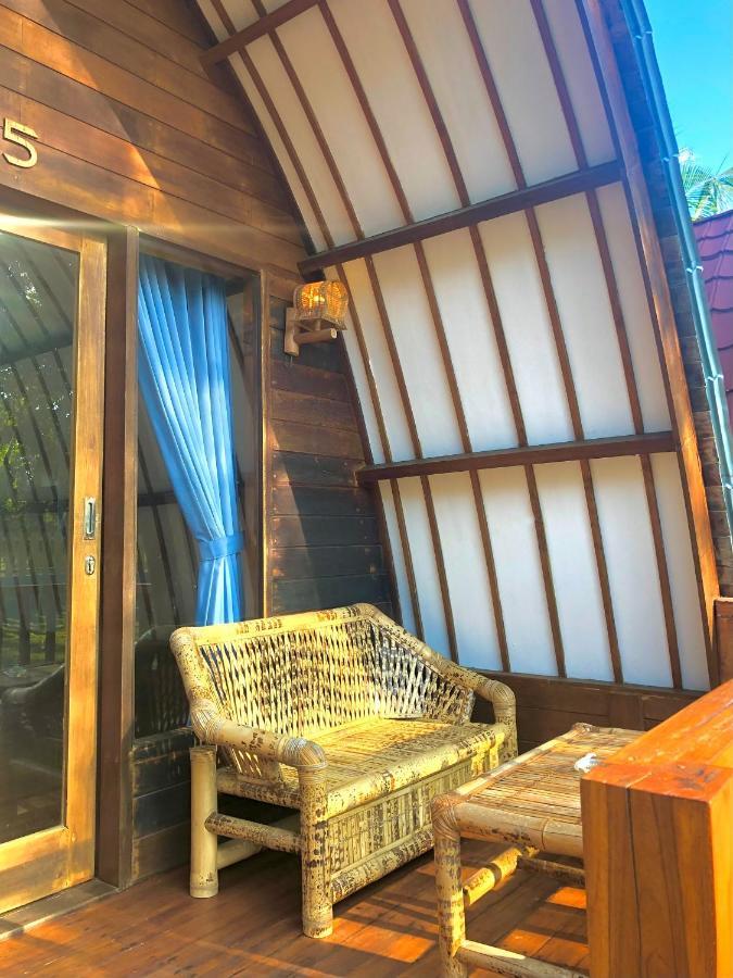 Blue Moon Meno Hotel Gili Meno Exterior photo