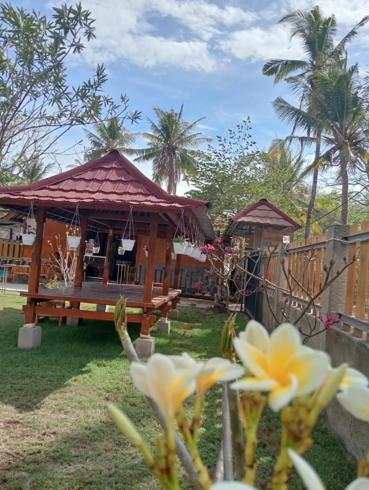 Blue Moon Meno Hotel Gili Meno Exterior photo